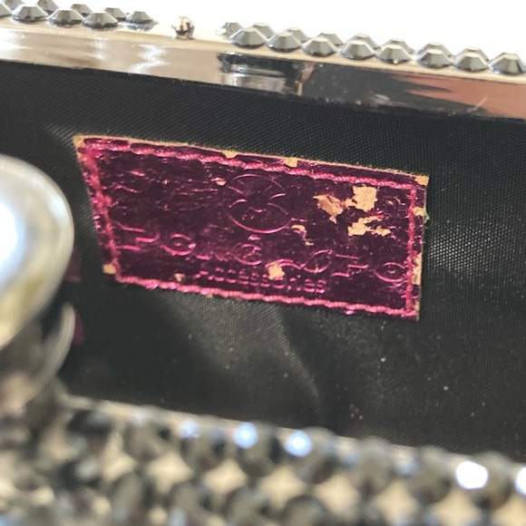 Intricate embellished clutch - Picture 4 of 13